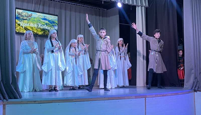Год единства народов России: зажигательные танцы Дагестана представили новороссийцам артисты ансамбля «Крылья Кавказа»