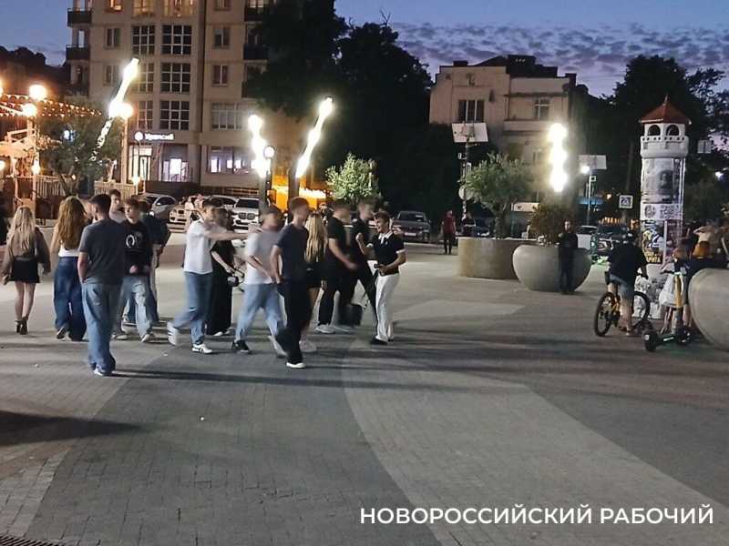 Молодые жители Новороссийска выбирают место встречи у &laquo;Бочки&raquo;