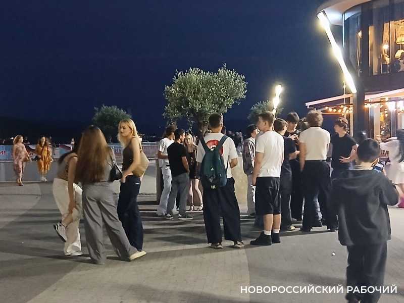 Молодые жители Новороссийска выбирают место встречи у &laquo;Бочки&raquo;