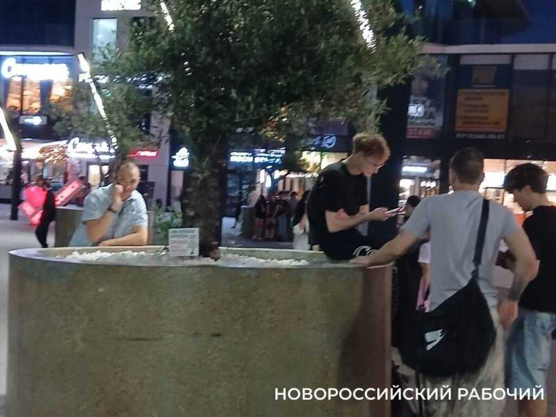 Молодые жители Новороссийска выбирают место встречи у &laquo;Бочки&raquo;