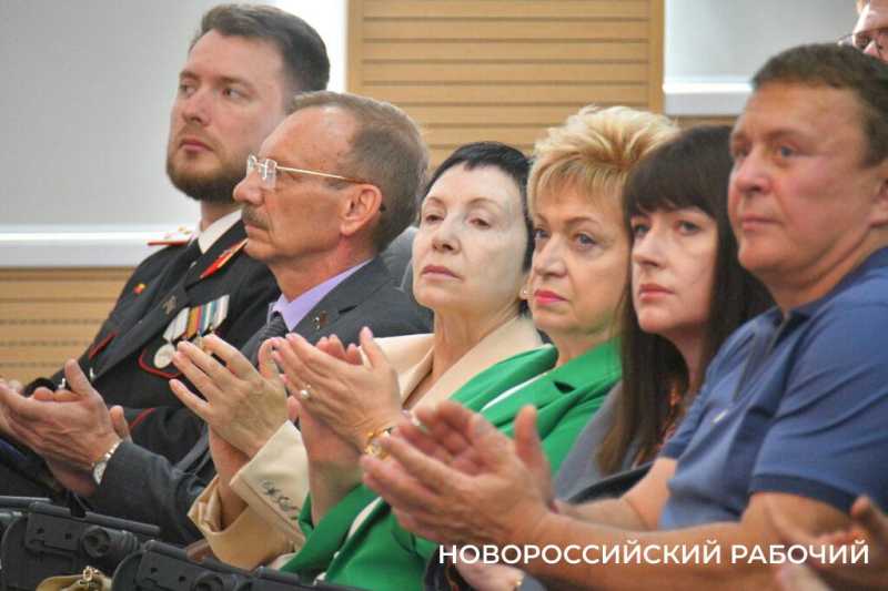 На что в Новороссийске потрачено 16 миллионов рублей сверх сметы