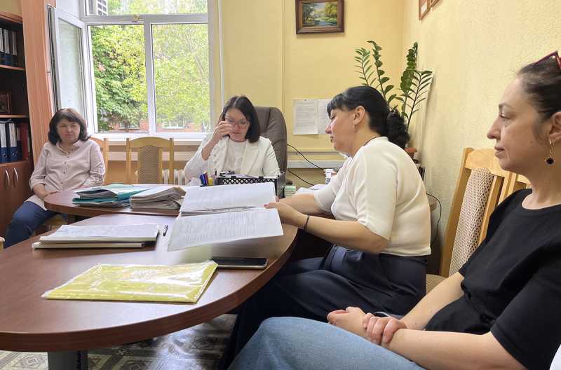 Налоговая служба помогает будущим предпринимателям, оформляющим соцконтракт, разобраться в базовых принципах ведения своего дела