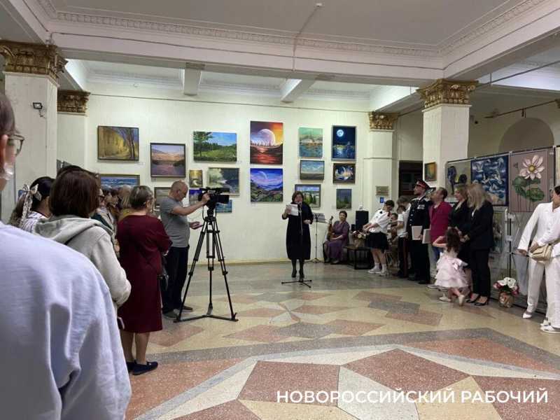 Новороссийцы могут бесплатно посмотреть выставку «Пространство смысла»