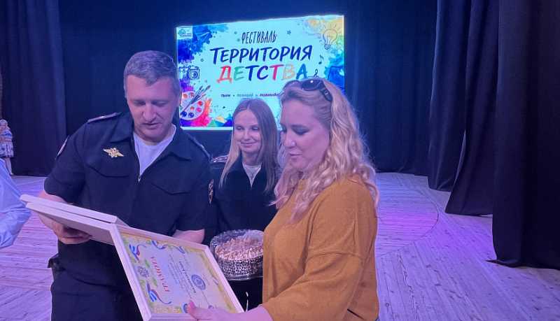 Новороссийские полицейские и общественники наградили участников детского творческого конкурса &laquo;Полицейский Дядя Степа&raquo;