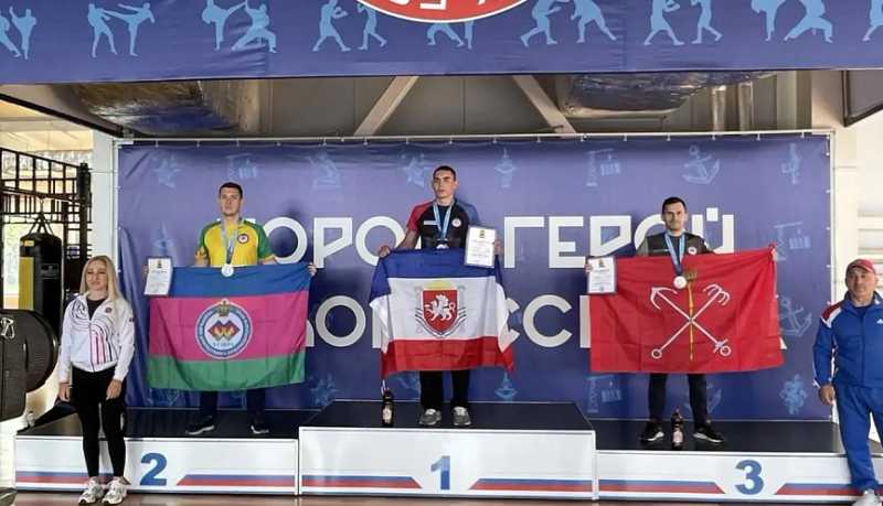 Новороссийский спортсмен завоевал «серебро» Всероссийских соревнований по армрестлингу «Кубок Черного моря»