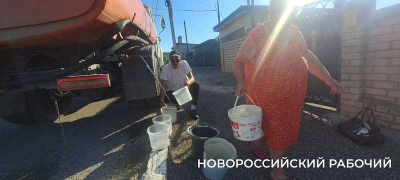 «Стираем белье в родниках!» В Новороссийске жители частных домов одной из улиц выживают без воды почти месяц