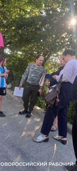«Стираем белье в родниках!» В Новороссийске жители частных домов одной из улиц выживают без воды почти месяц