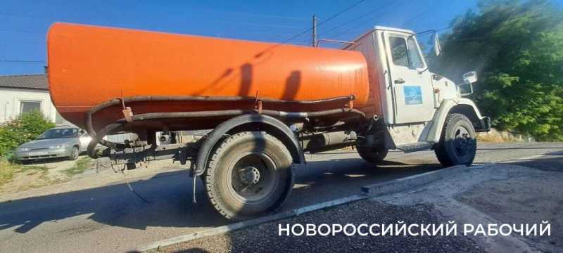«Стираем белье в родниках!» В Новороссийске жители частных домов одной из улиц выживают без воды почти месяц