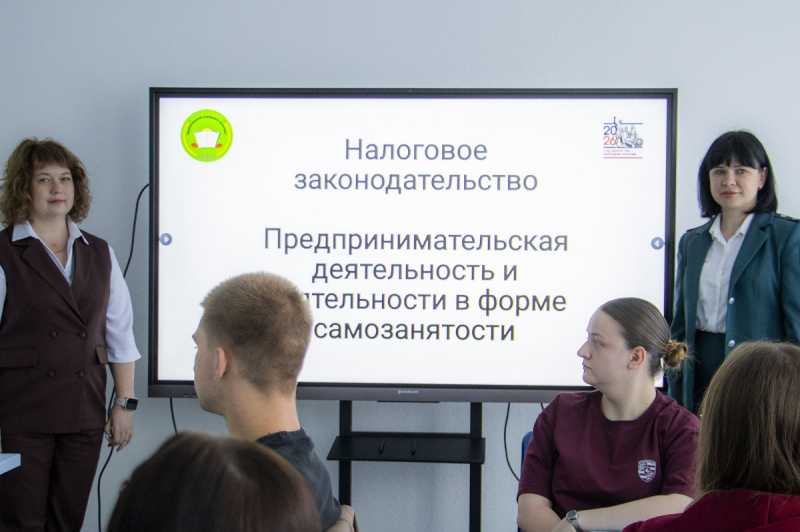Студентам Брюховецкого колледжа рассказали, как стать самозанятыми 