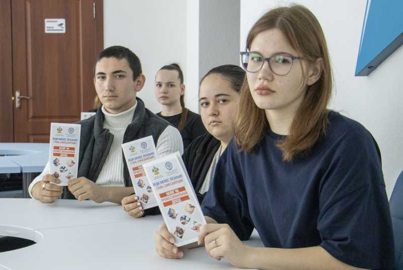 Студентам Брюховецкого колледжа рассказали, как стать самозанятыми 