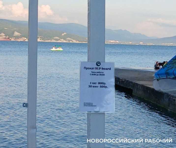 Тень, баня, кукуруза. Что почем на пляжах Новороссийска