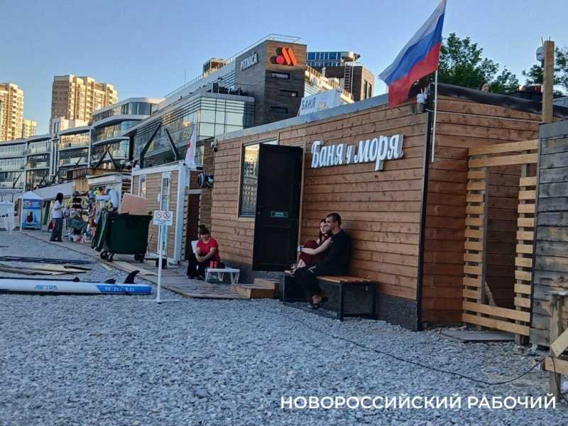Тень, баня, кукуруза. Что почем на пляжах Новороссийска