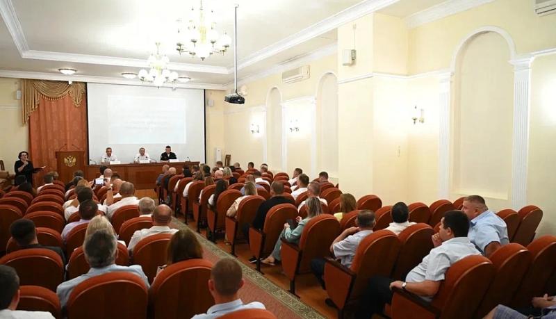В администрации Краснодарского края отметили вклад народных дружинников в обеспечение общественного порядка 