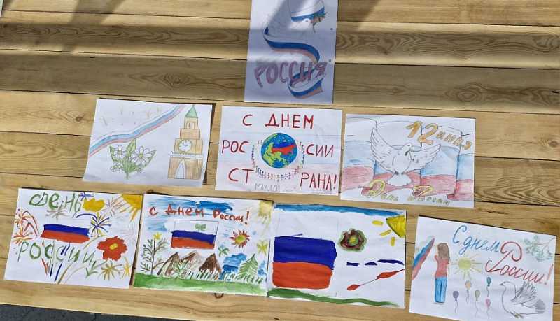 В День России полицейские провели творческие мастерские для ребят, отдыхающих в детских спортивно-оздоровительных учреждениях Новороссийска