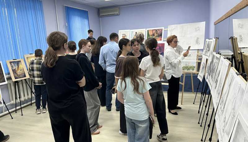 В Детской школе искусств станицы Раевская прошла персональная выставка &laquo;Симфония красок&raquo; ученицы отделения &laquo;Живопись&raquo; Виктории Заичко