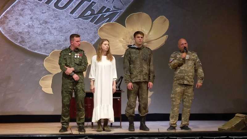 В Новороссийске бойцы СВО рассказали о себе со сцены