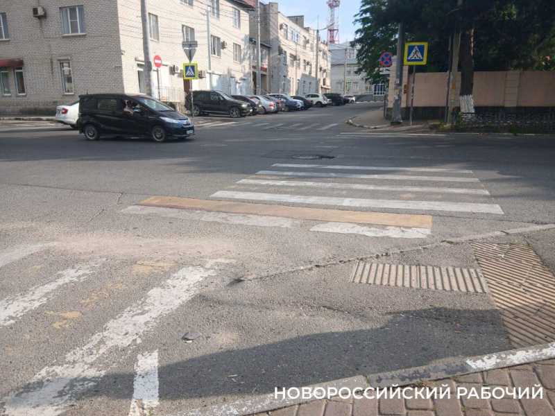 В Новороссийске до сентября обновят разметку на дорогах