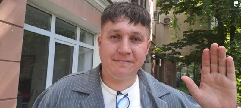 В Новороссийске люди влюбляются и женятся, послушав уличного музыканта