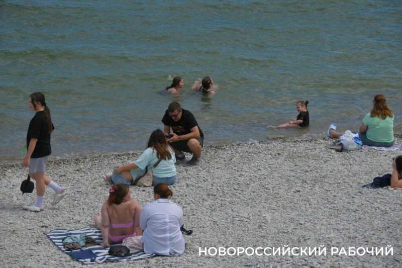 В Новороссийске на горпляже будут бесплатные лежаки. Кто сэкономит на тени