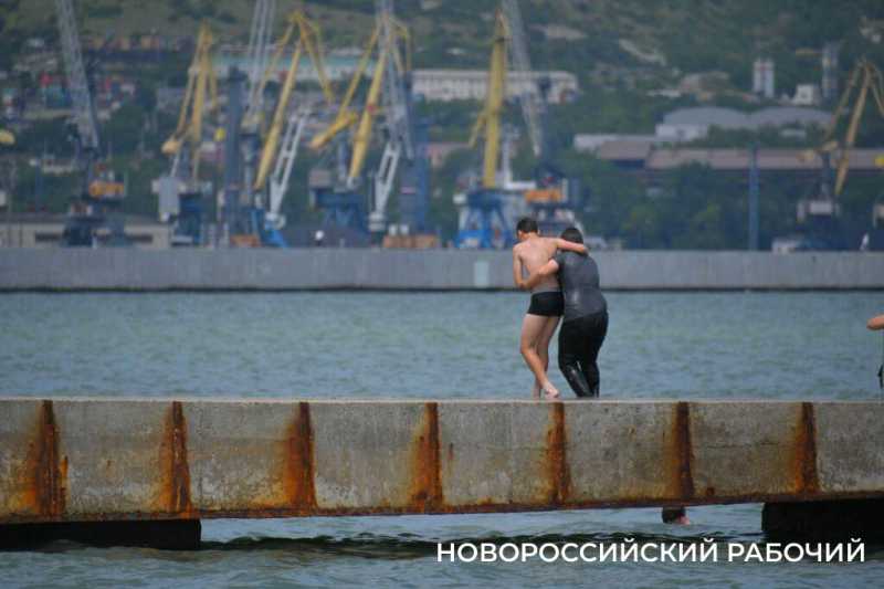 В Новороссийске на горпляже будут бесплатные лежаки. Кто сэкономит на тени