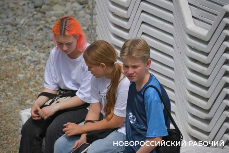 В Новороссийске на горпляже будут бесплатные лежаки. Кто сэкономит на тени