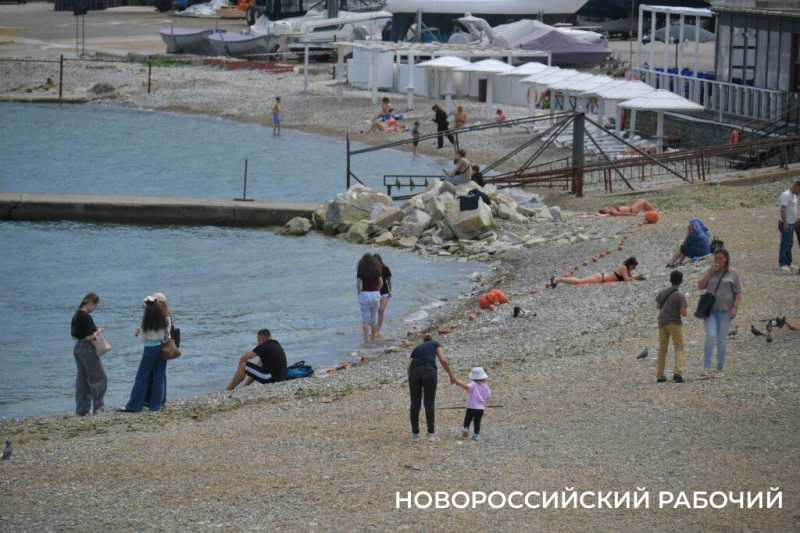В Новороссийске на горпляже будут бесплатные лежаки. Кто сэкономит на тени