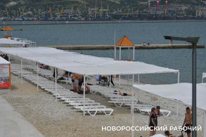 В Новороссийске на горпляже будут бесплатные лежаки. Кто сэкономит на тени