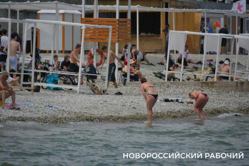 В Новороссийске на горпляже будут бесплатные лежаки. Кто сэкономит на тени