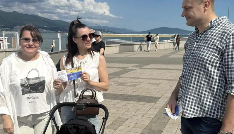 В Новороссийске продолжаются профилактические мероприятия на пляжных территориях, чтобы напоминать отдыхающим правила безопасного отдыха на воде
