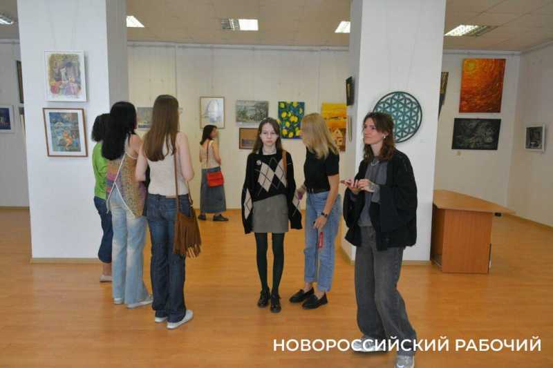 В Новороссийске прошла выставка молодых художников