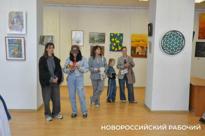 В Новороссийске прошла выставка молодых художников