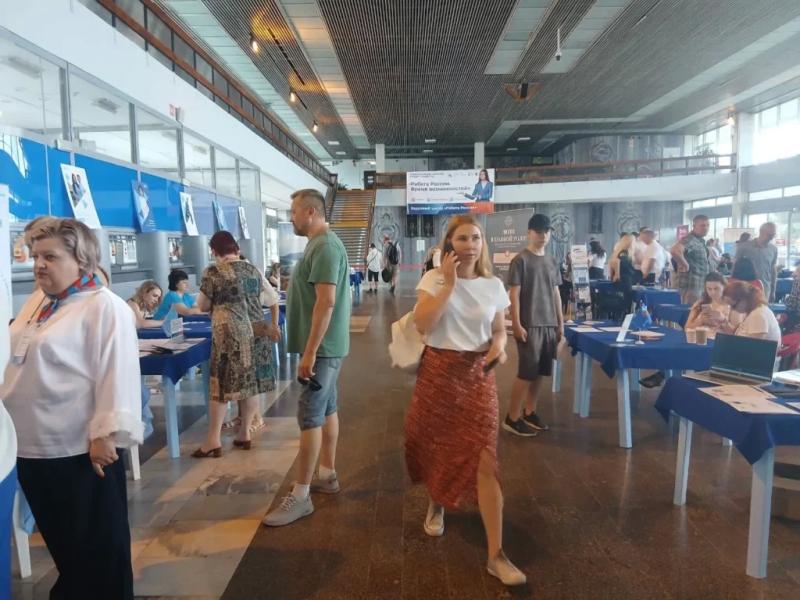 В Новороссийске сортировщику отходов на свалке предложили зарплату в 50 тысяч рублей