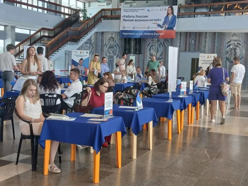 В Новороссийске сортировщику отходов на свалке предложили зарплату в 50 тысяч рублей