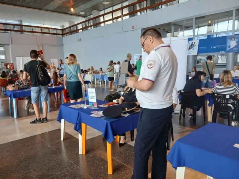 В Новороссийске сортировщику отходов на свалке предложили зарплату в 50 тысяч рублей