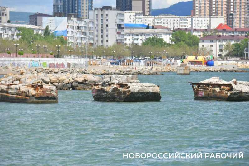 В Новороссийске требуют отремонтировать советский причал, ныряя с которого гибнут люди