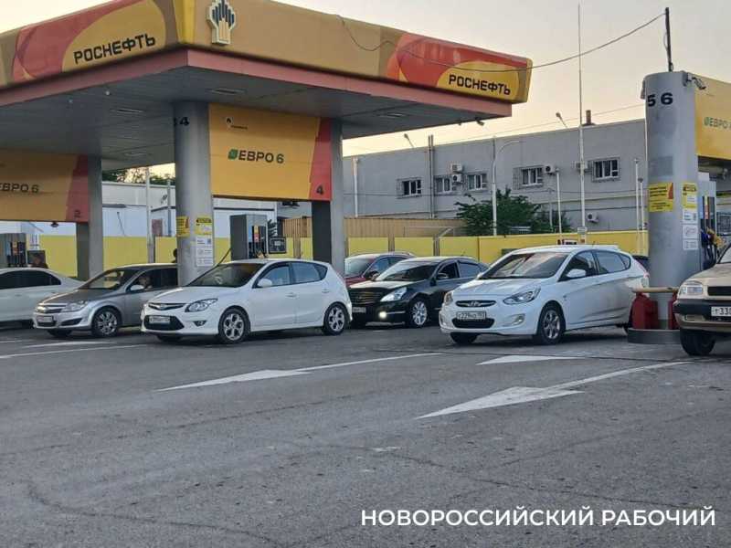 В Новороссийске все хотят купить бензин: стоит ли стоять в очередях