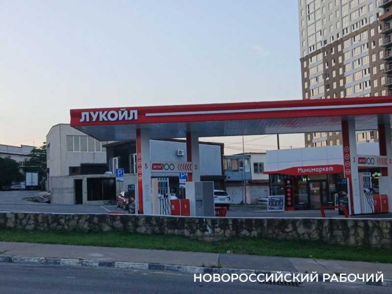 В Новороссийске все хотят купить бензин: стоит ли стоять в очередях
