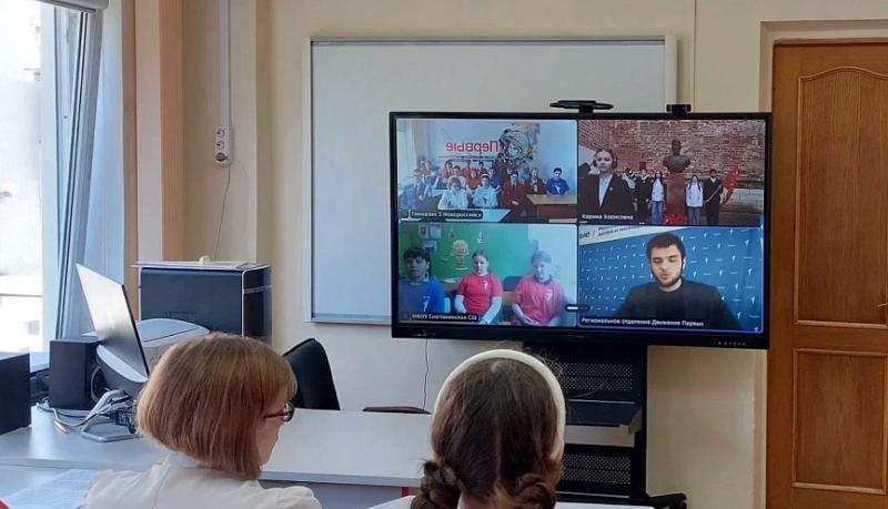 В новороссийской Гимназии №1 появился клуб международной дипломатии благодаря трем победам в конкурсе Первичных отделений Движения Первых