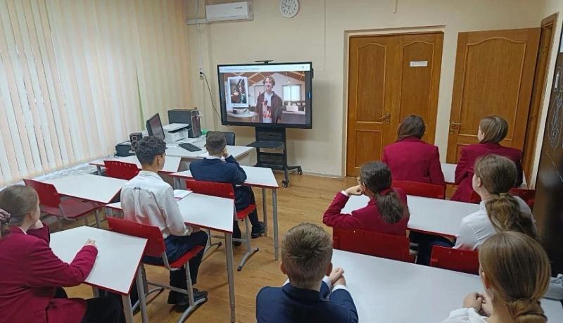 В новороссийской Гимназии №1 появился клуб международной дипломатии благодаря трем победам в конкурсе Первичных отделений Движения Первых