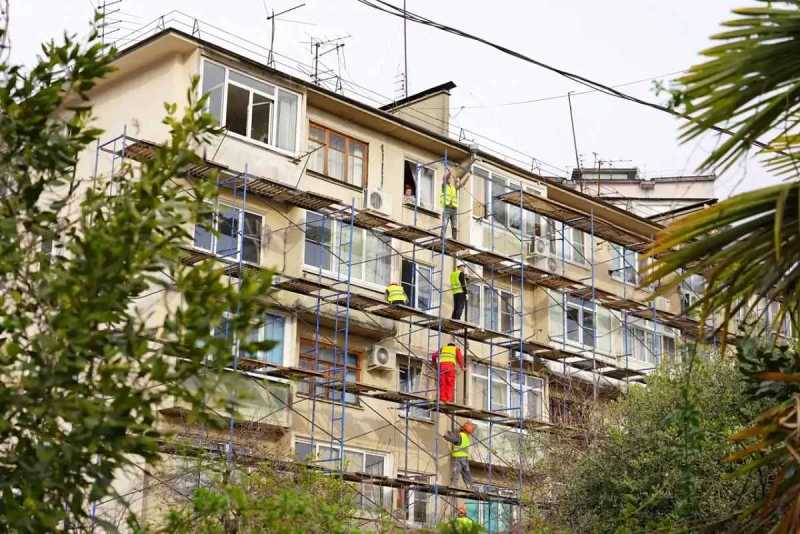 В Сочи многоквартирные дома капитально ремонтируют с опережением графика