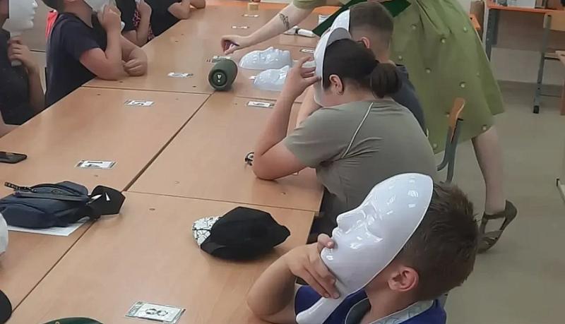 В станице Раевской для юных казачат в летнем школьном лагере провели командообразующую игру