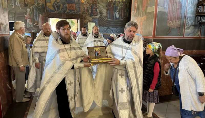 В Свято-Успенском кафедральном соборе Новороссийска для верующих доступна частица Пояса Пресвятой Богородицы