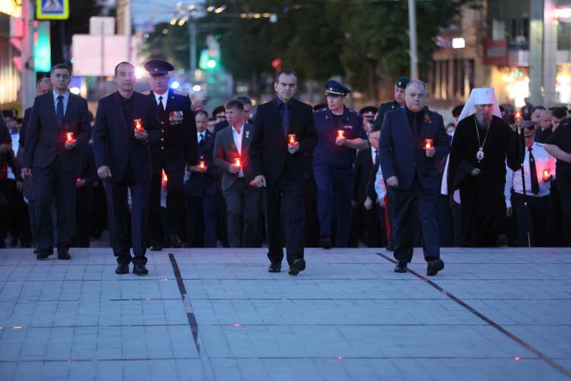 Вениамин Кондратьев почтил память погибших в Великой Отечественной войне