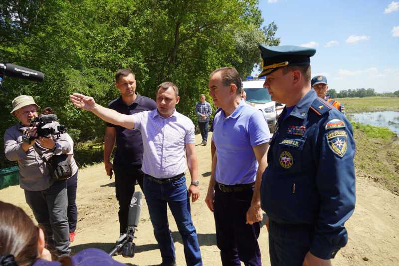 Вениамин Кондратьев проверил состояние гидротехнических сооружений в Крымском районе