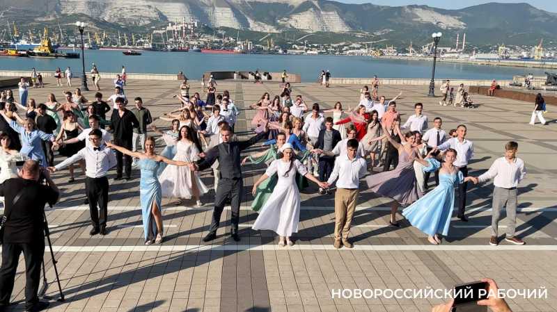 Власти Новороссийска определились с датами выпускных