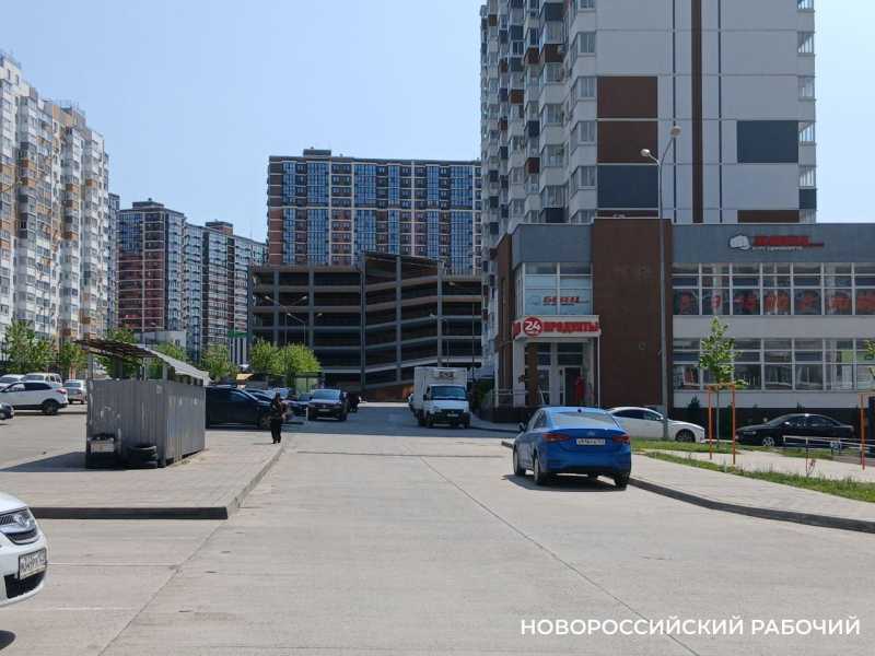 Во дворе Новороссийска ребенка сбила иномарка
