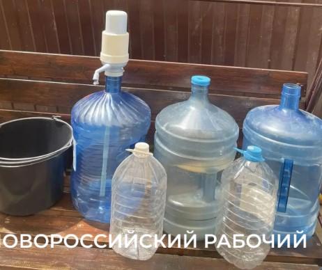 Жители частных домов в Новороссийске две недели сидят без воды