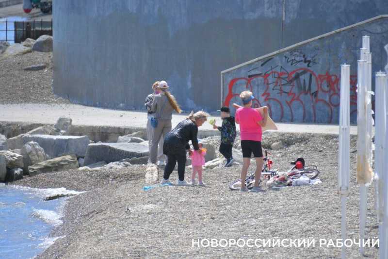 Жители Новороссийска просят освободить их от платы за лежаки, если они живут рядом с пляжем &nbsp;