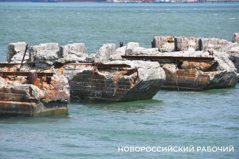 Жители Новороссийска просят освободить их от платы за лежаки, если они живут рядом с пляжем &nbsp;