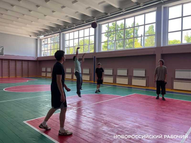 Физкультура без плесени. В новороссийской школе отремонтирован спортзал